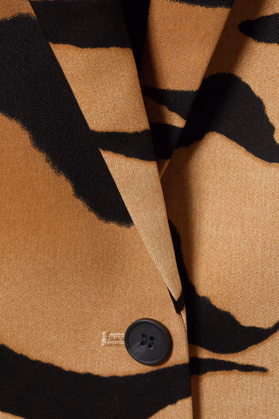 Оверсайз блейзер в тигровую полосу с рядом пуговиц