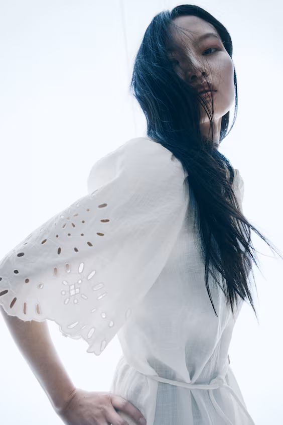 Платье с английским вышиванием