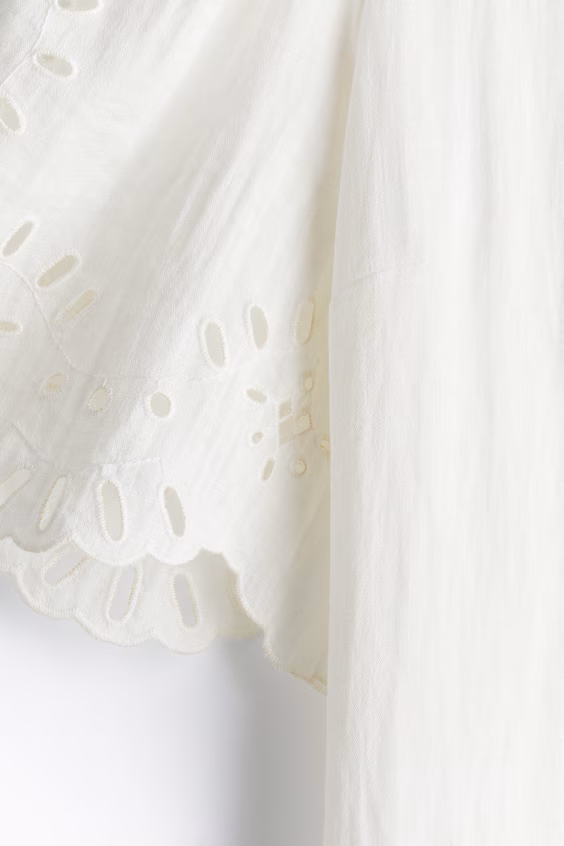 Платье с английским вышиванием