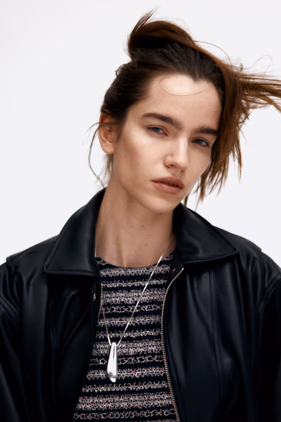 Платье из поплина с оборками на рукавах