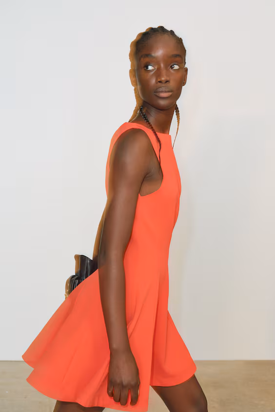 Платье с расклешенной юбкой