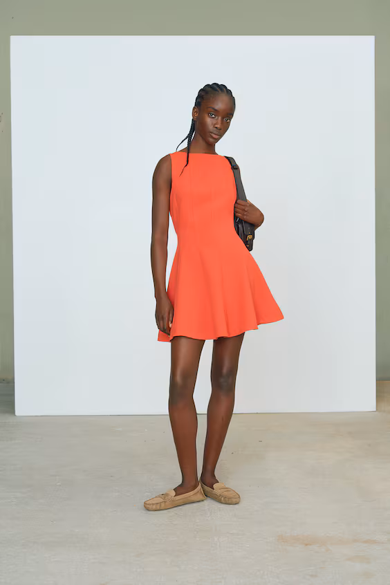 Платье с расклешенной юбкой