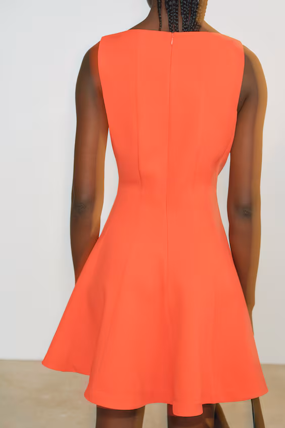 Платье с расклешенной юбкой