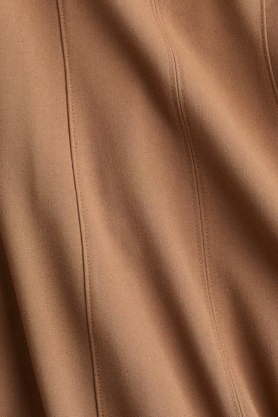 Платье из стрейч-саржи с расклешенной юбкой