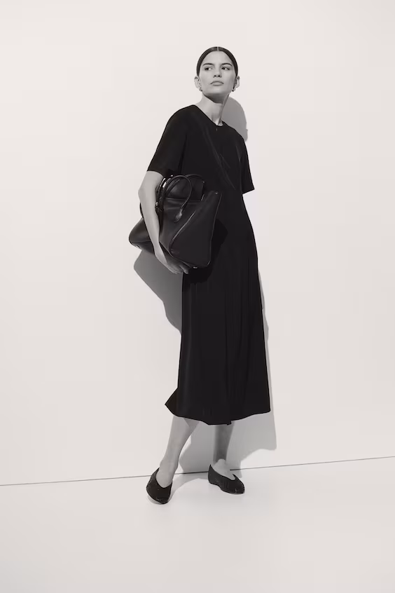 Платье из стрейч-саржи