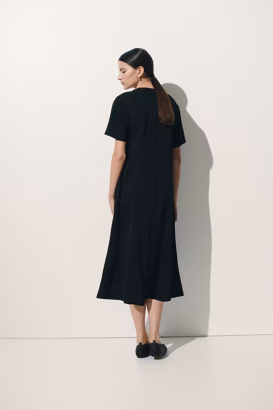 Платье из стрейч-саржи