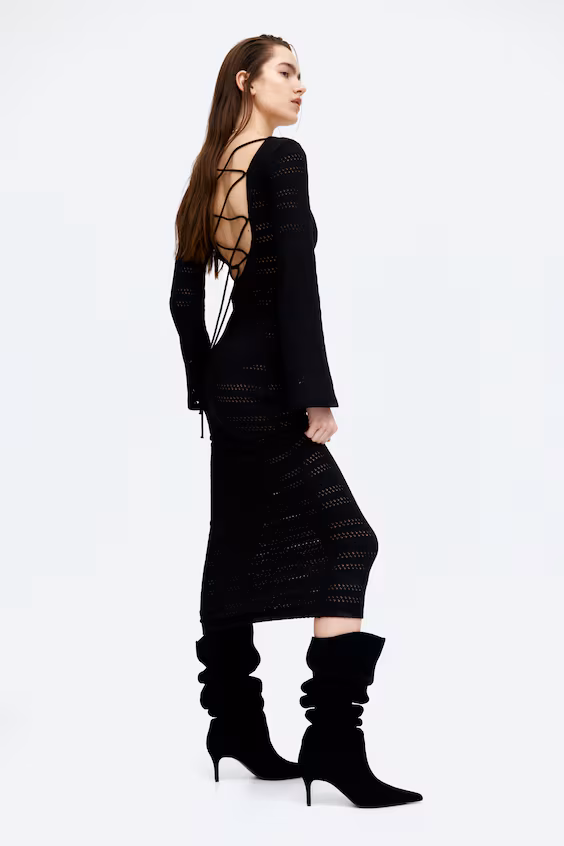 Платье из вязаного полотна с завязками