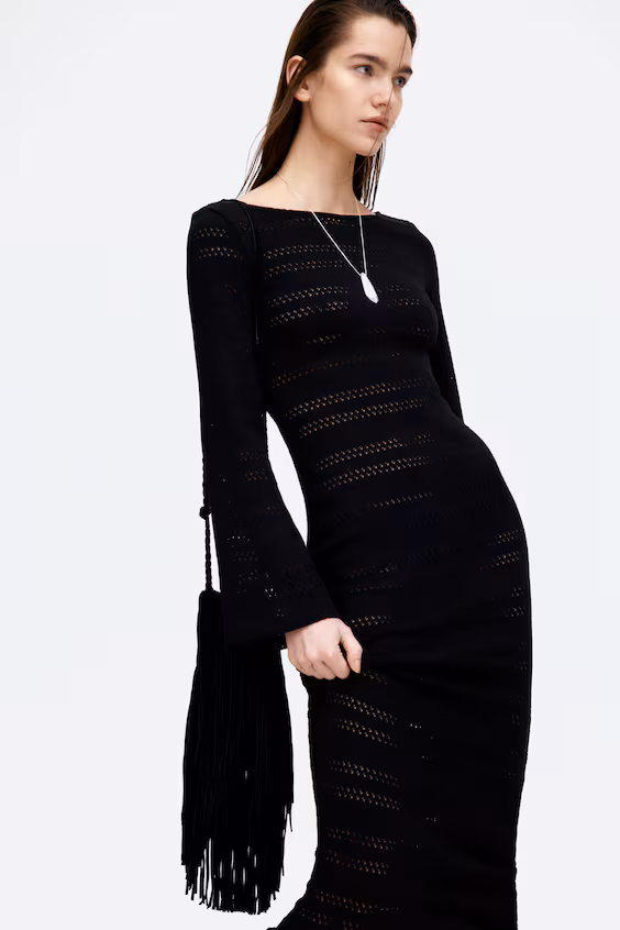 Платье из вязаного полотна с завязками