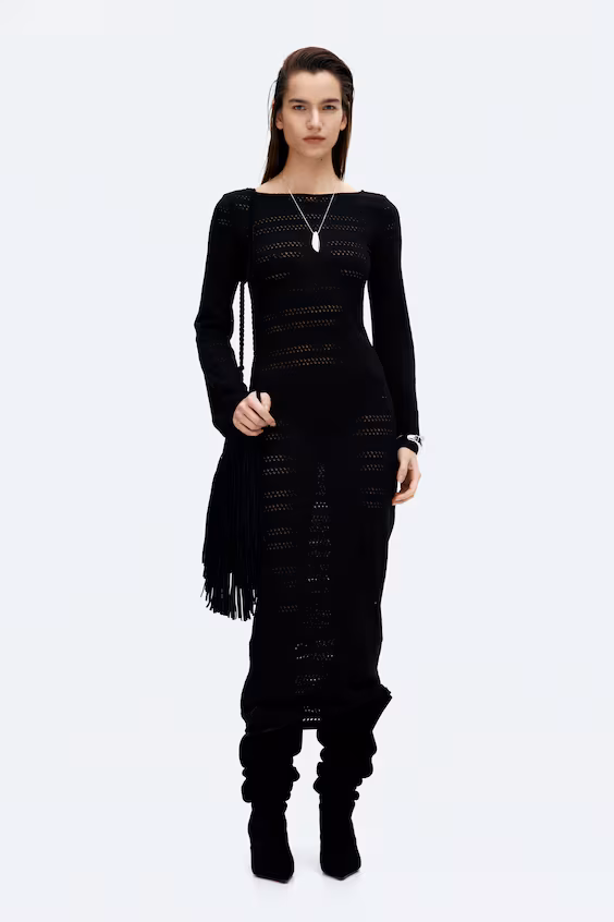 Платье из вязаного полотна с завязками