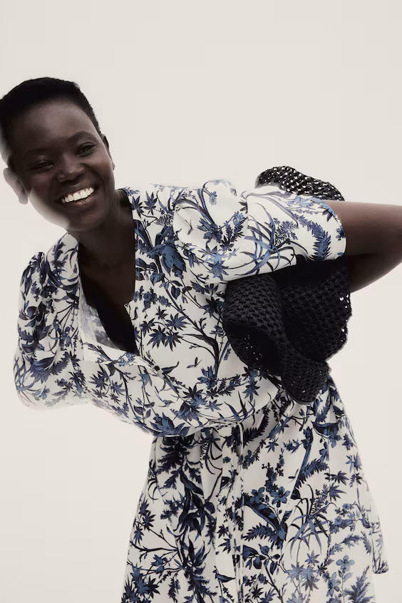 Платье с объемными рукавами