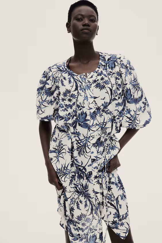 Платье с объемными рукавами