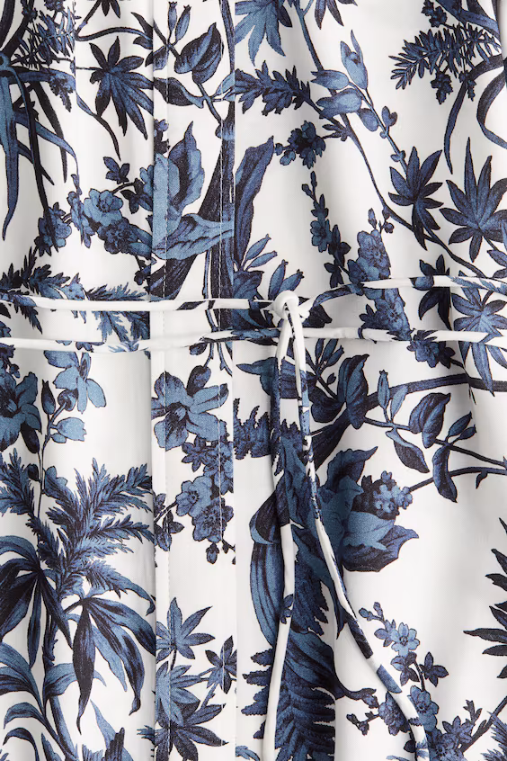 Платье с объемными рукавами