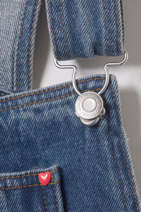 Джинсовый комбинезон короткий