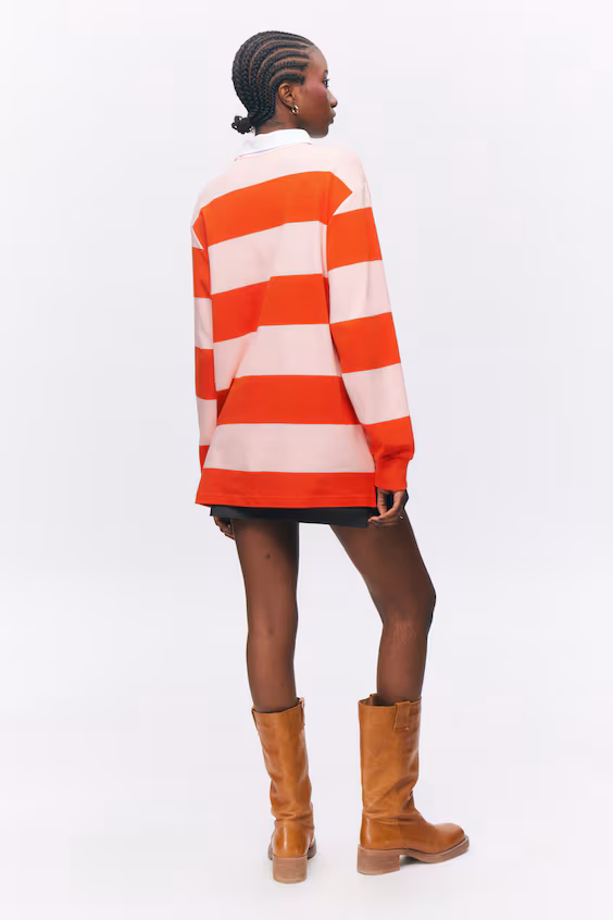 Платье короткое с длинным рукавом в стиле регби