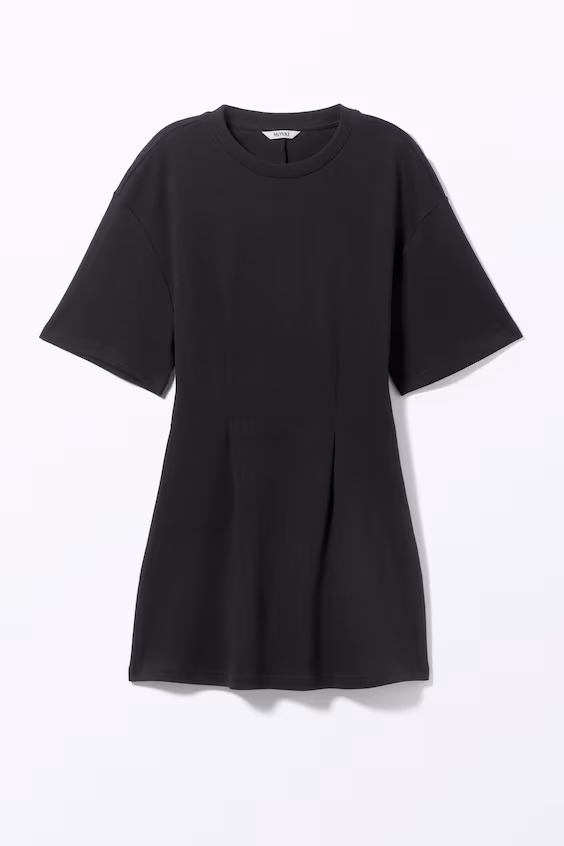 Мини-платье-футболка с объемной конструкцией