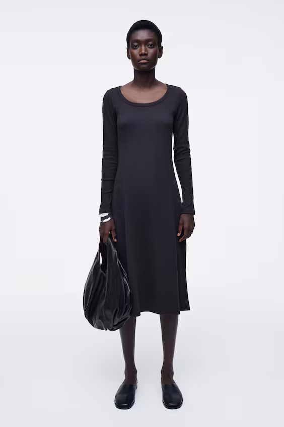 Узкое платье-миди с ребристым джерси