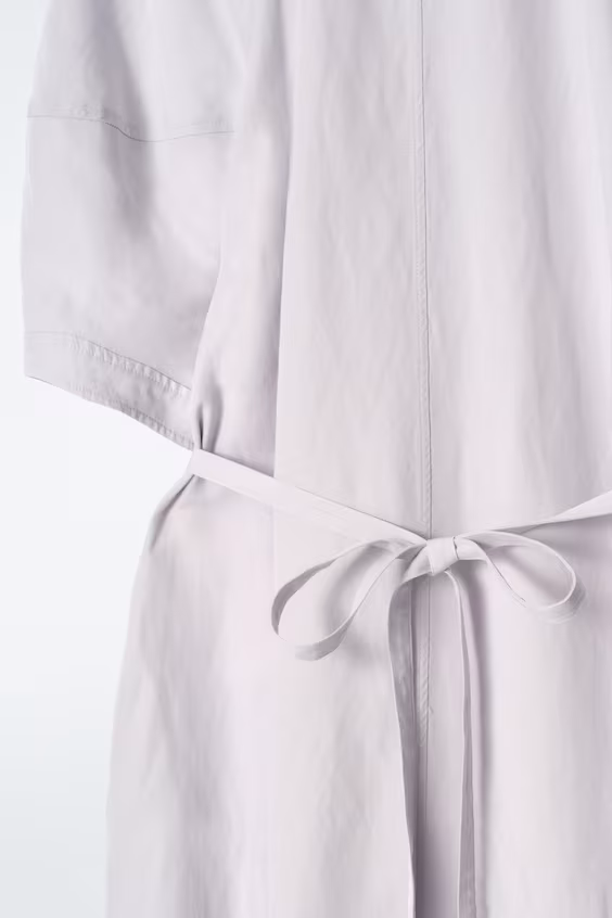 Среднелинейное платье с деталями банта h&m