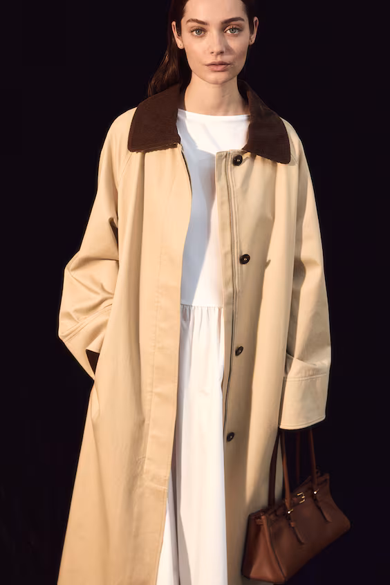 Платье без рукавов с расклешенной юбкой