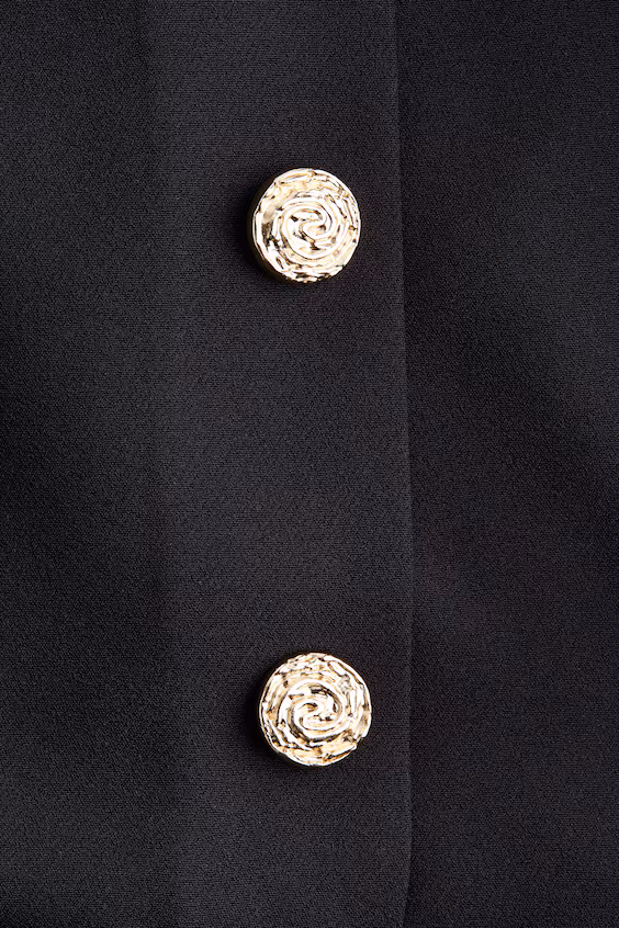 Платье с рукавами сборками