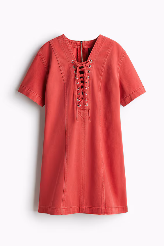 Платье из джинсы с перекрещивающимися завязками