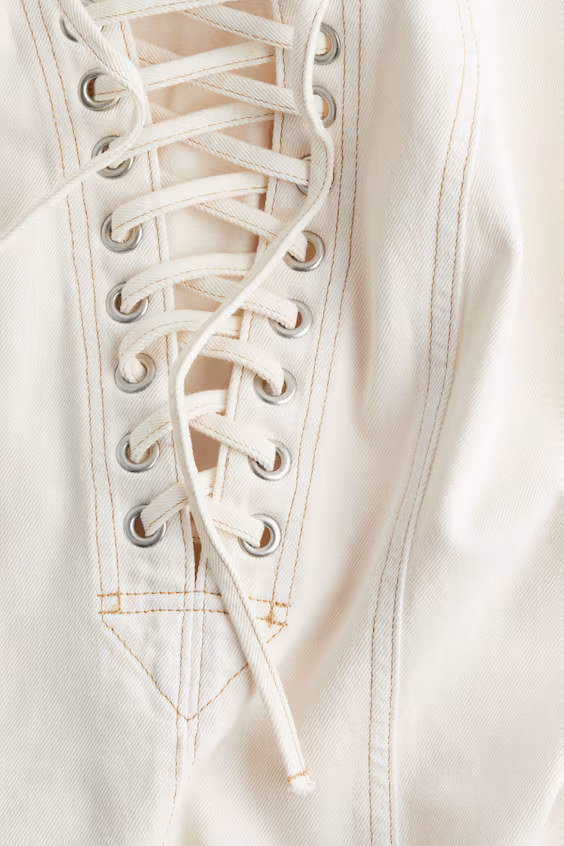 Платье из джинсы с перекрещивающимися завязками