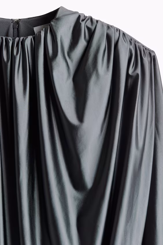 Платье с блестящим драпировкой