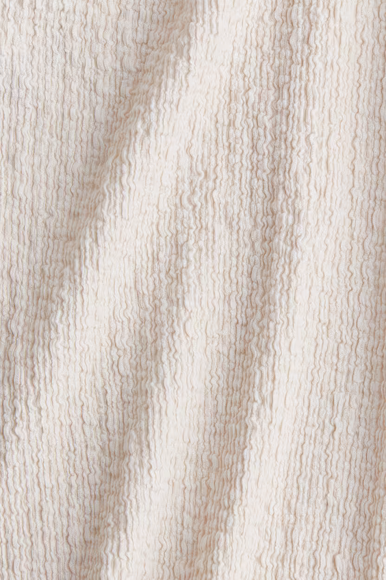 Платье с кручением и отделкой оверлок