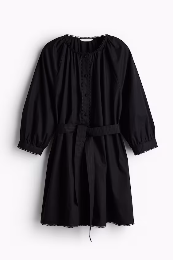 Платье с каймой из пике