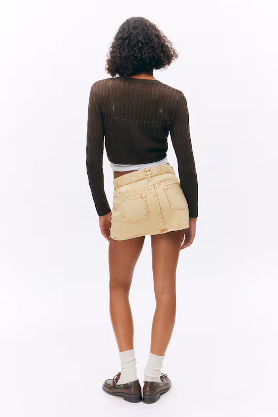 Короткий свитер с втачными рукавами