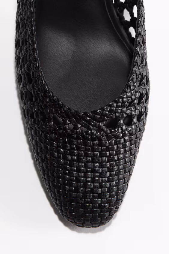 Классические туфли из кожи с открытой пяткой