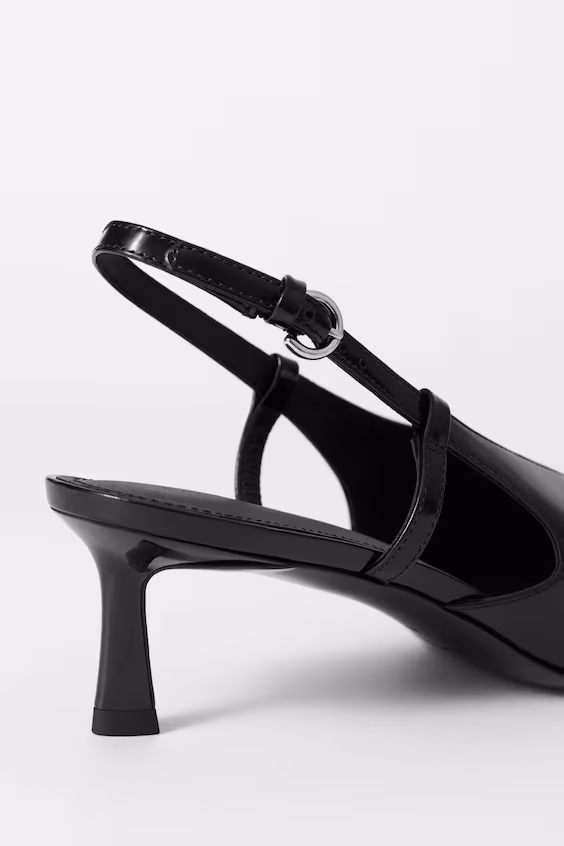 Классические туфли из кожи с ремешком сзади