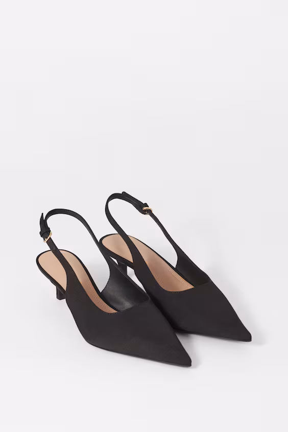 Sapatos clássicos из атласа