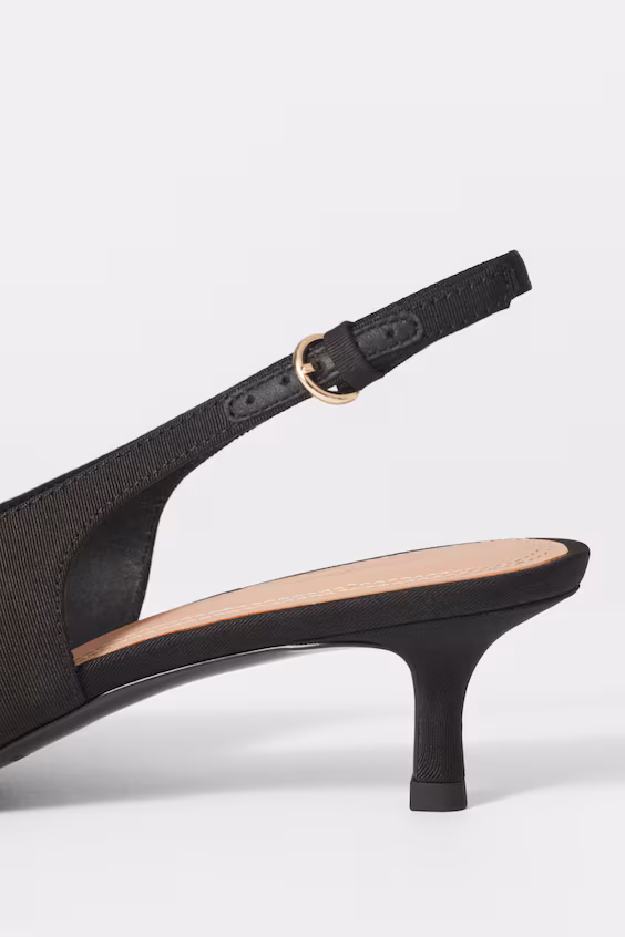 Sapatos clássicos из атласа