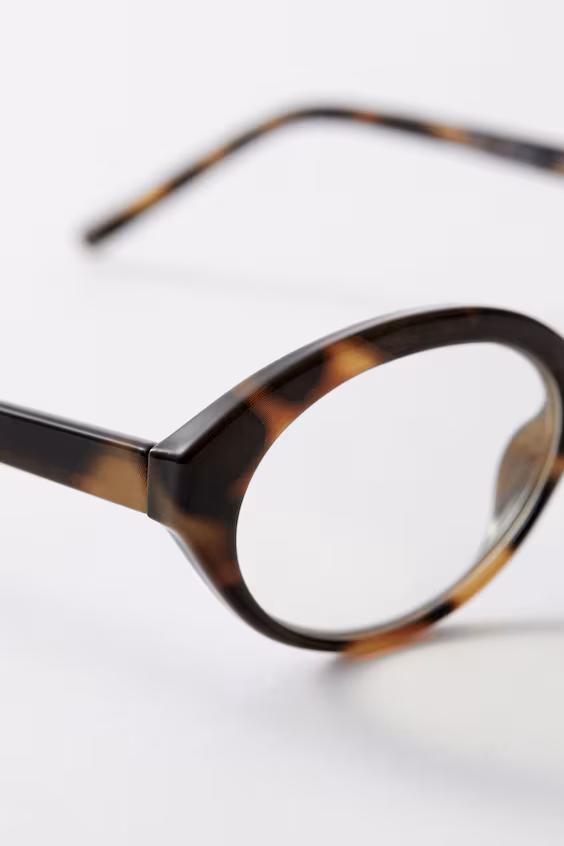 Солнцезащитные очки с овальной оправой