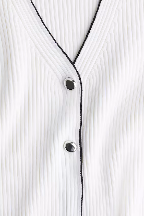 Жилет из вязаного полотна с пуговицами