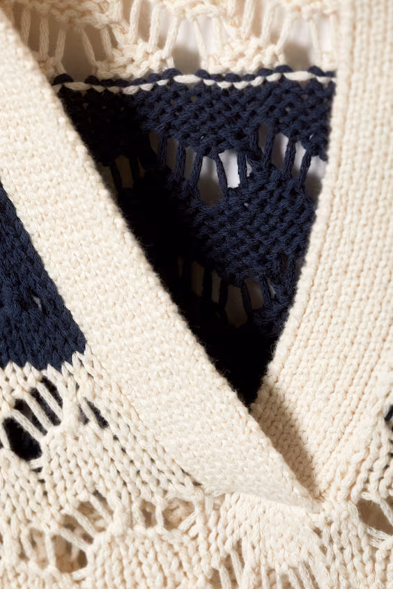 Свободный свитер с открытым узором