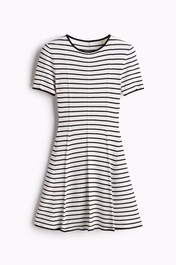 Платье из рубчика с расклешенной юбкой