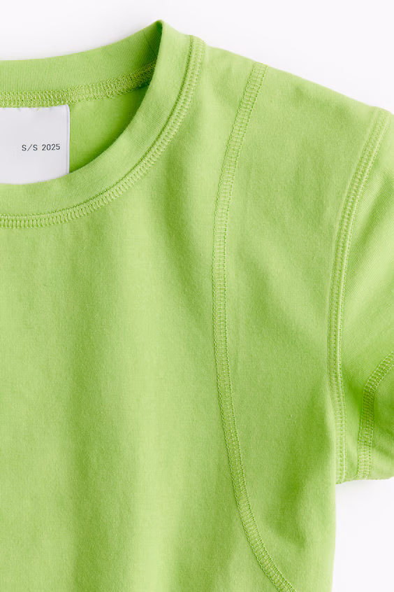 Футболка с плоскими швами