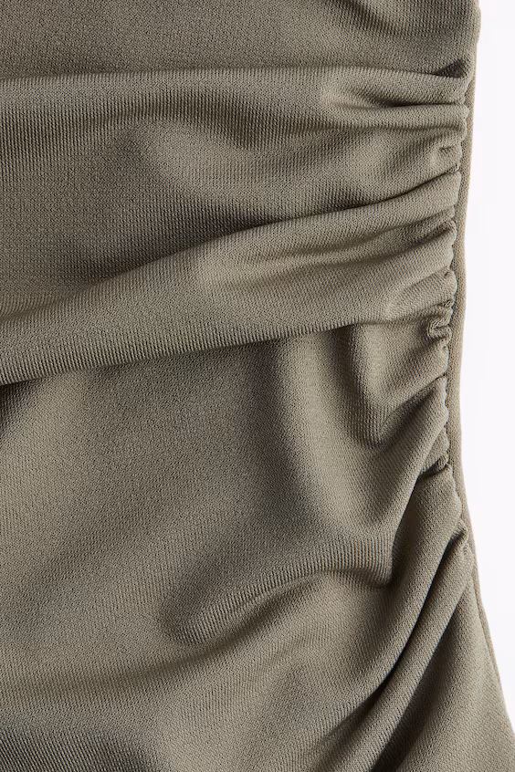 Топ с одним обнаженным плечом