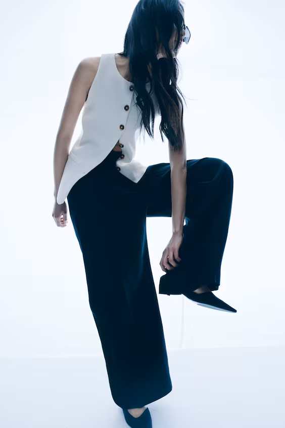 Топ без рукавов с пуговицами спереди