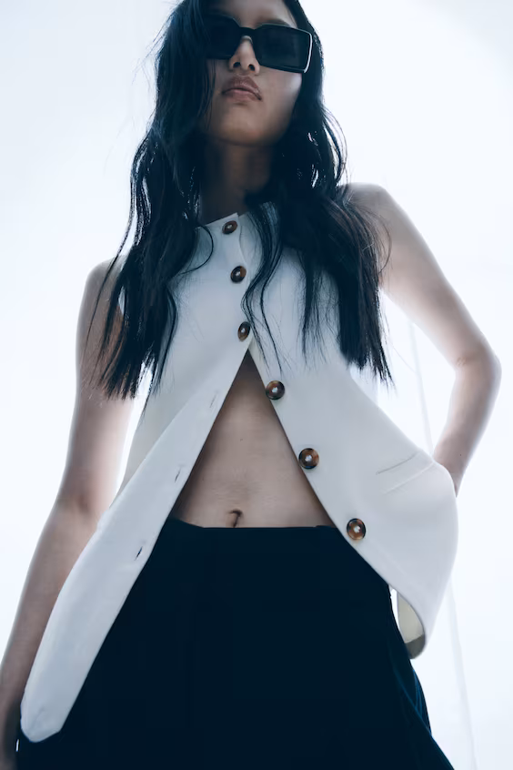 Топ без рукавов с пуговицами спереди