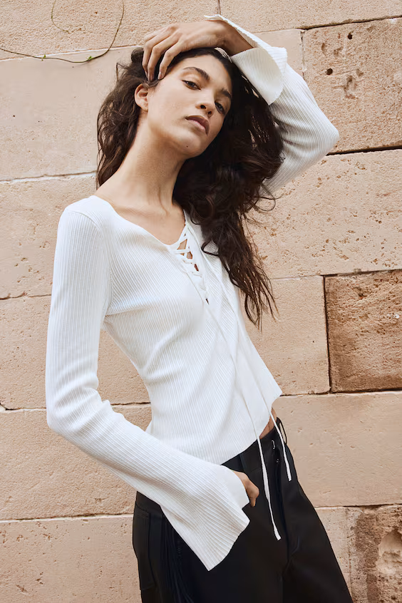 Свитер из ребристого трикотажа с завязками