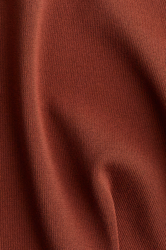 Футболка из тонкой вязаной ткани