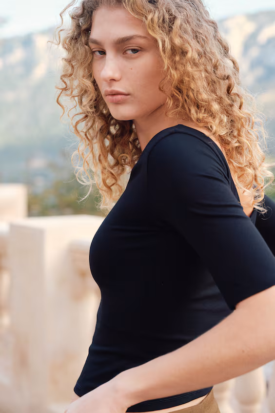 Свитер с лодочкой