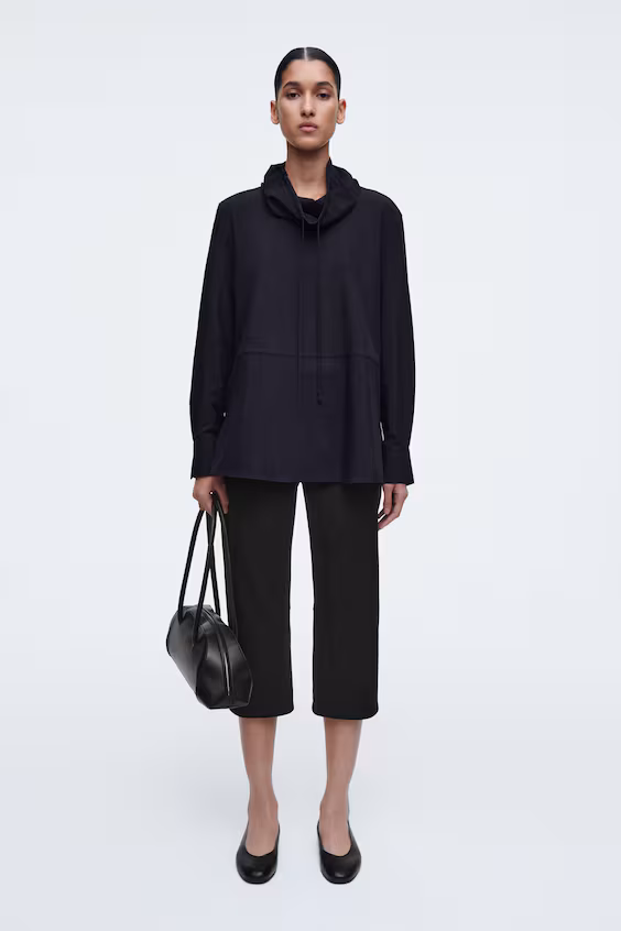 Топ с капюшоном на шнуровке