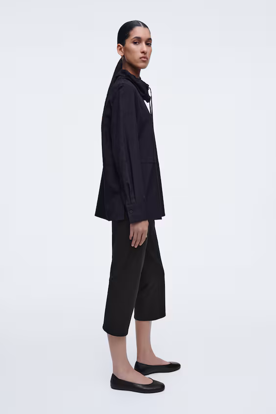 Топ с капюшоном на шнуровке