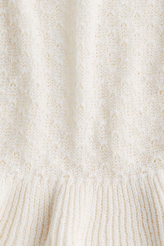 Свитер из мягкой рубчиковой ткани с оборками