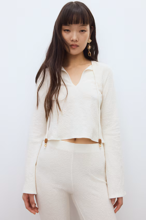 Футболка в рубчик с деталями из бисера