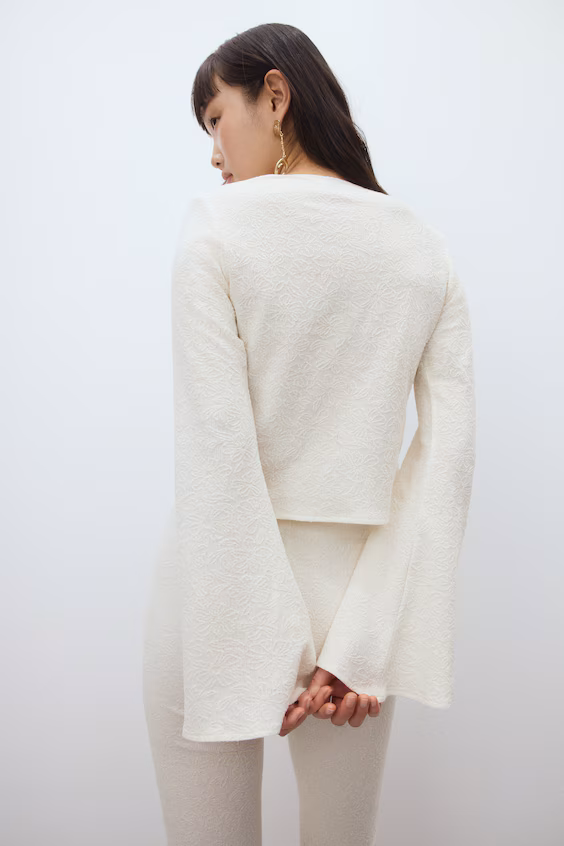 Футболка в рубчик с деталями из бисера