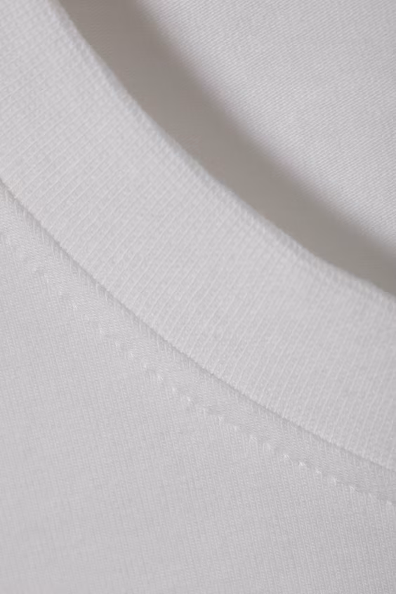 Футболка с квадратным силуэтом